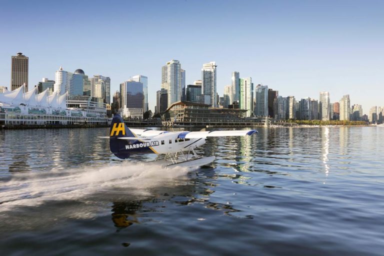 A Harbour Air deHavilland Single Otter taxis in Vancouver's Cole Harbour