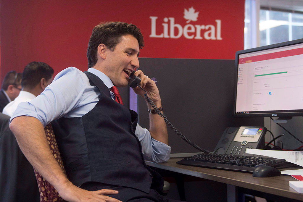 Prime Minister Justin Trudeau phone canvassing at Liberal headquarters in Ottawa in October 2016.