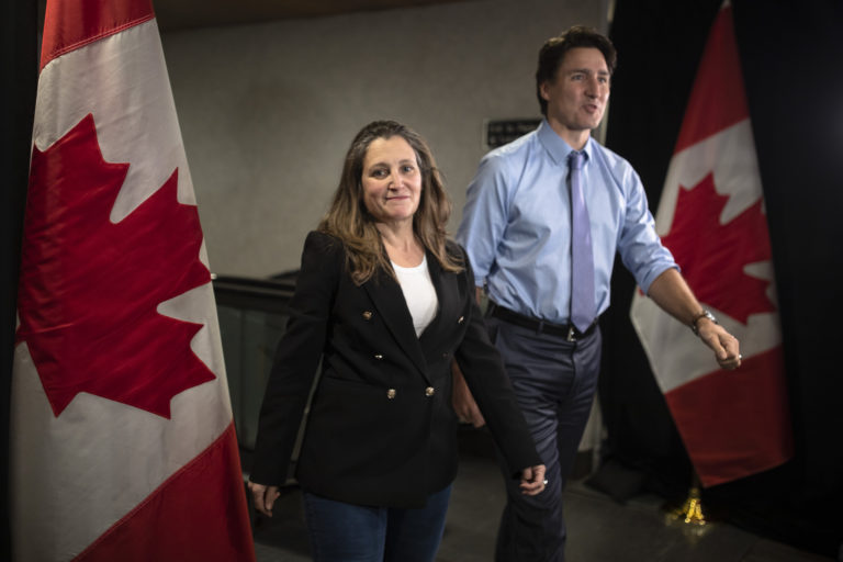Freeland_Trudeau_cabinet_01242022.jpg